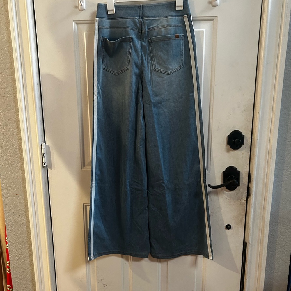HALARA Flex High waisted Wide-Leg Jeans with White Side Stripe Sz M